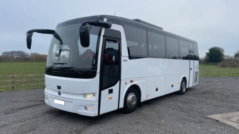 Reliable Coach Hire in Hemel Hempstead | Book Today